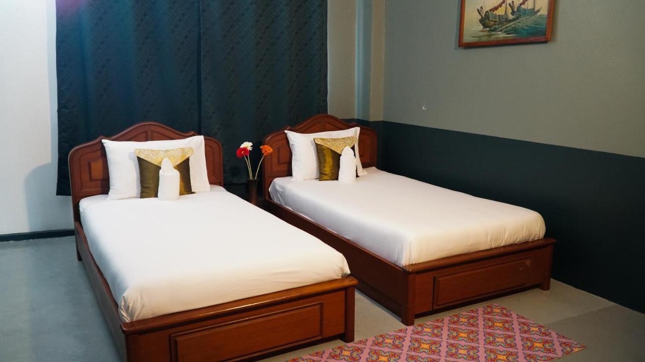 Nara Cafe And Hostel Bangkok Luaran gambar