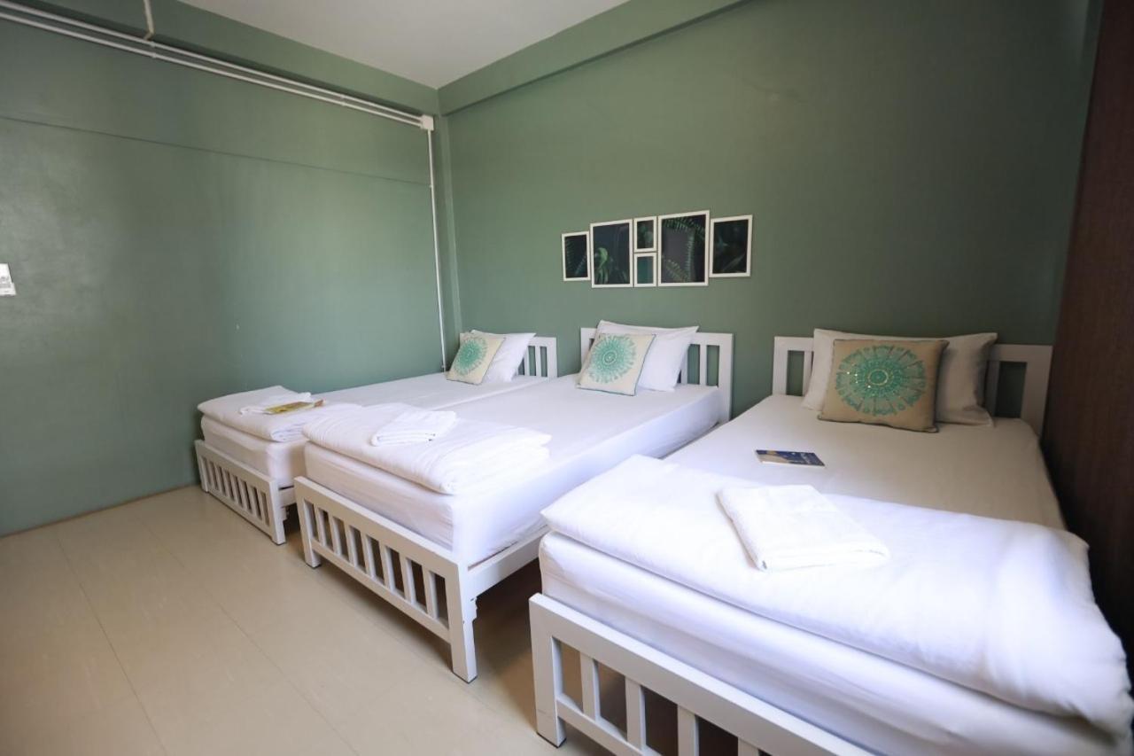 Nara Cafe And Hostel Bangkok Luaran gambar