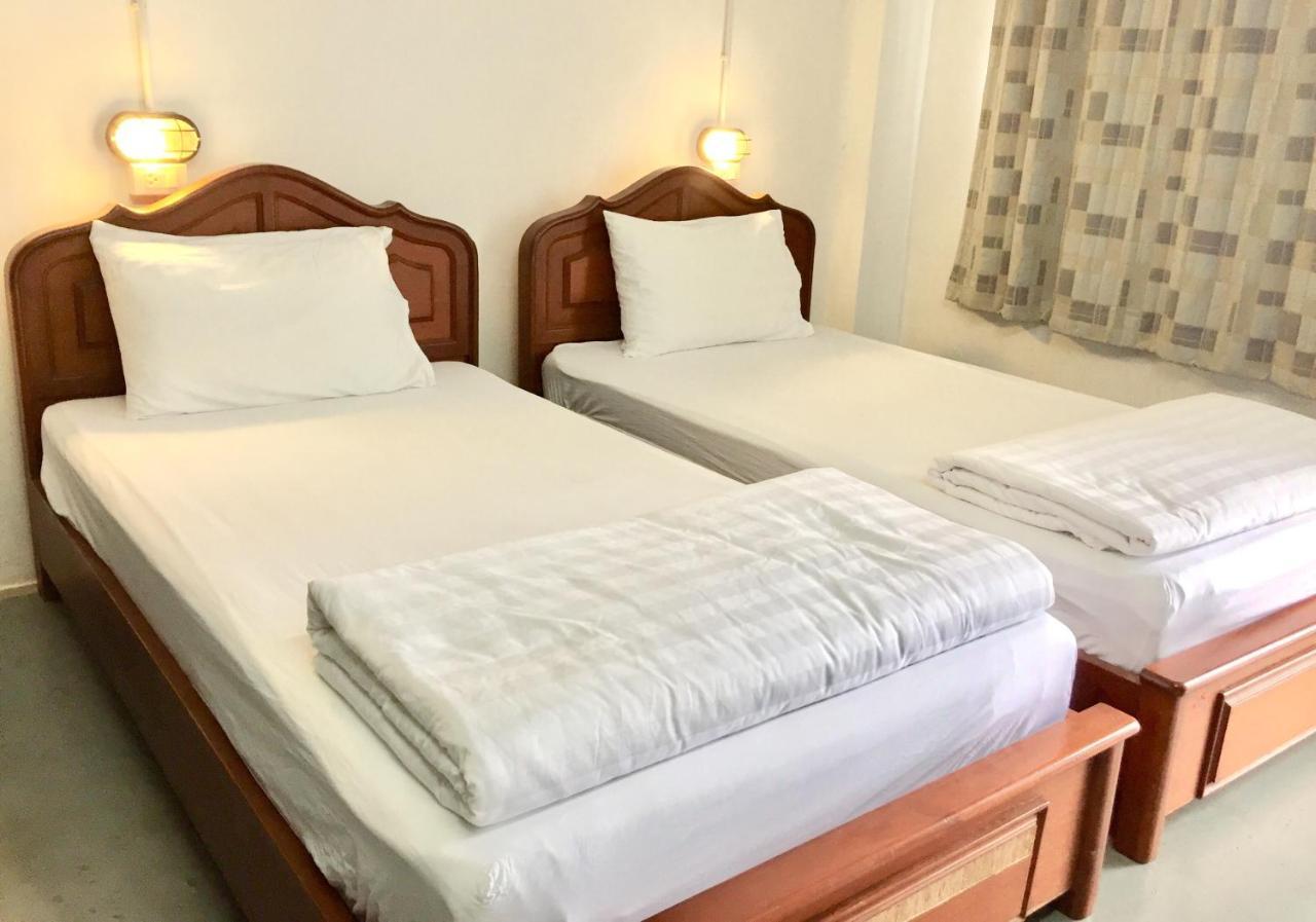Nara Cafe And Hostel Bangkok Luaran gambar