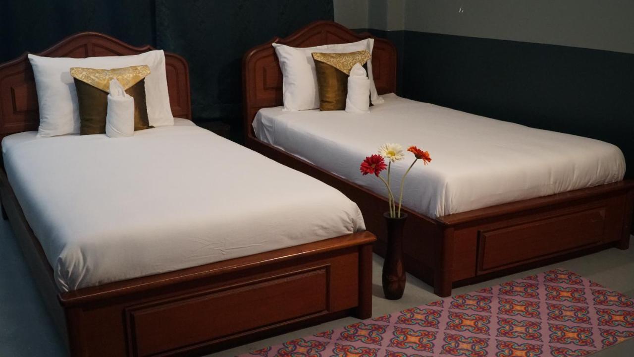 Nara Cafe And Hostel Bangkok Luaran gambar