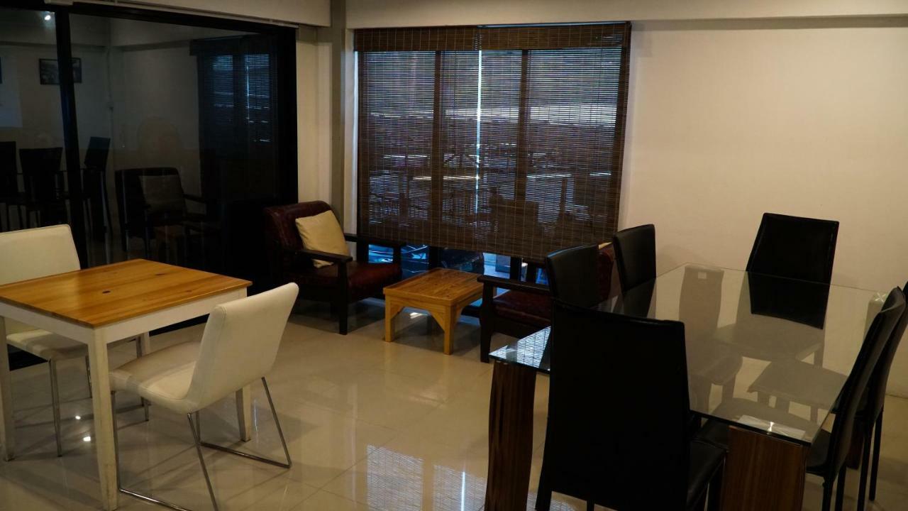 Nara Cafe And Hostel Bangkok Luaran gambar