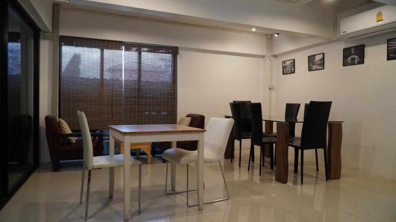Nara Cafe And Hostel Bangkok Luaran gambar