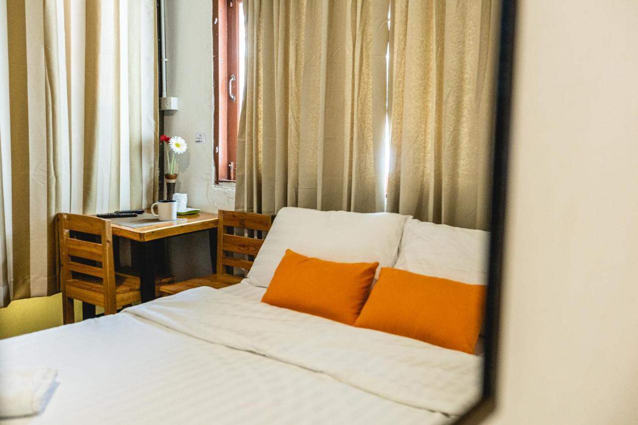 Nara Cafe And Hostel Bangkok Luaran gambar
