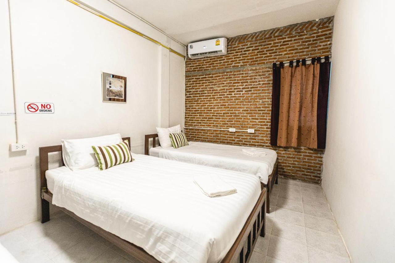 Nara Cafe And Hostel Bangkok Luaran gambar
