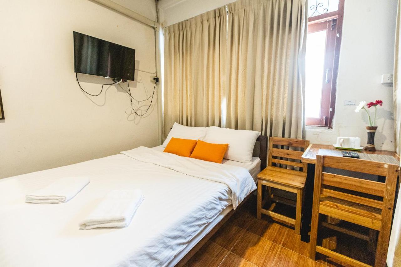 Nara Cafe And Hostel Bangkok Luaran gambar